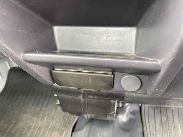 サンバートラック ＴＢ　４ＷＤ　５ＭＴ　エアコン　パワステ　運転席エアバッグ（21枚目）