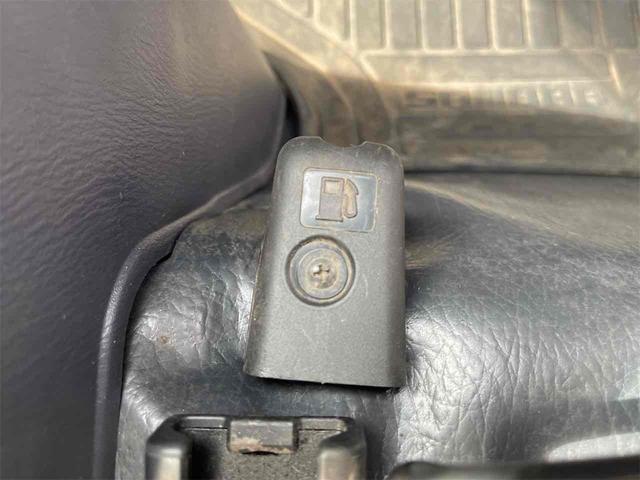 サンバートラック ＴＢ　４ＷＤ　５ＭＴ　エアコン　パワステ　運転席エアバッグ（28枚目）