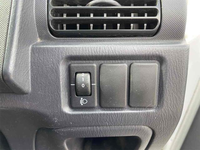 サンバートラック ＴＢ　４ＷＤ　５ＭＴ　エアコン　パワステ　運転席エアバッグ（30枚目）