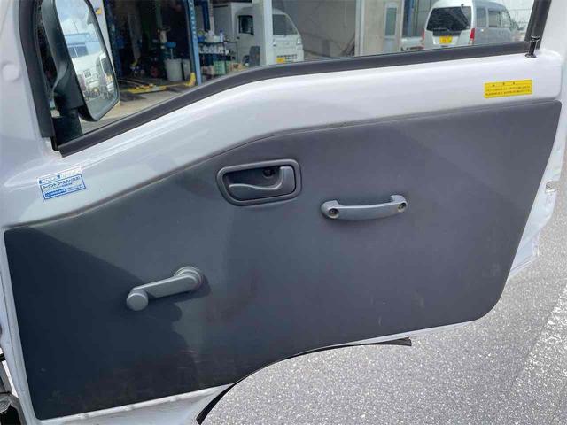 サンバートラック ＴＢ　４ＷＤ　５ＭＴ　エアコン　パワステ　運転席エアバッグ（32枚目）