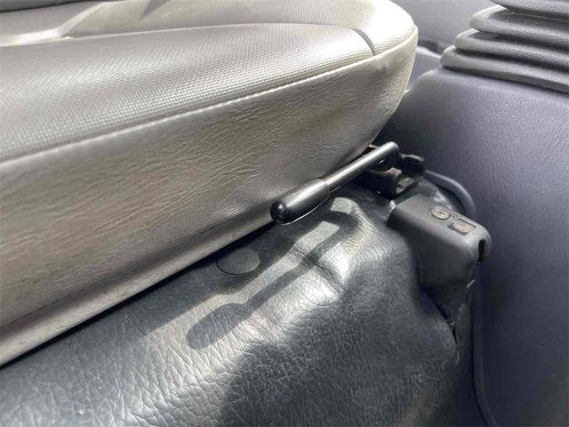 サンバートラック ＴＢ　４ＷＤ　５ＭＴ　エアコン　パワステ　運転席エアバッグ（33枚目）