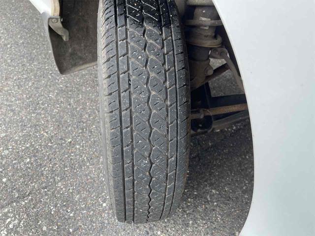 サンバートラック ＴＢ　４ＷＤ　５ＭＴ　エアコン　パワステ　運転席エアバッグ（57枚目）