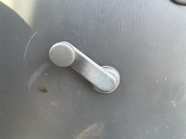 サンバートラック ＴＢ　軽トラック　５ＭＴ　２ＷＤ　ＥＴＣ　エアコン　運転席エアバッグ（28枚目）