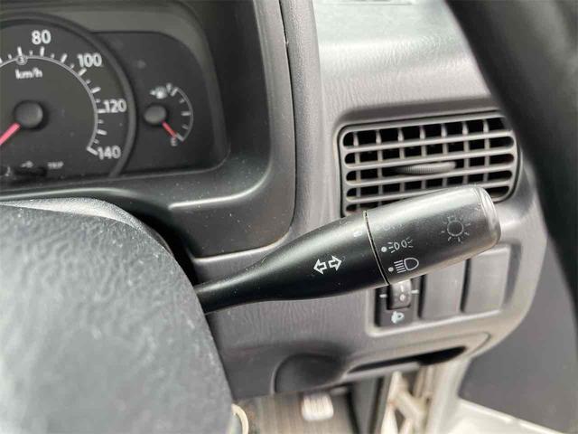 サンバートラック ＴＢ　４ＷＤ　５ＭＴ　エアコン　パワーステアリング　運転席エアバッグ（10枚目）