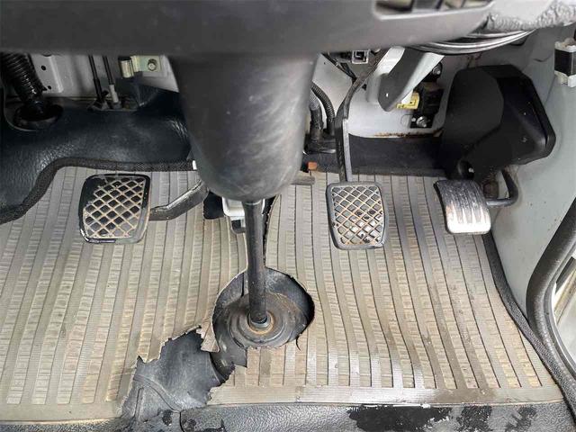 サンバートラック ＴＢ　４ＷＤ　５ＭＴ　エアコン　パワーステアリング　運転席エアバッグ（28枚目）