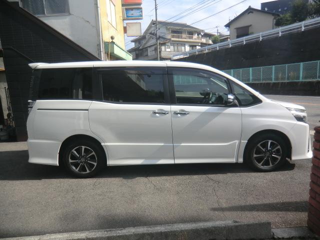 ヴォクシー ZS 煌II 衝突軽減システム トヨタ9インチDSナビ フルセグTV Bluetooth バックカメラ フリップダウンモニター TVキット ETC ドライブレコーダー 両側パワースライド スマートキー(5枚目)