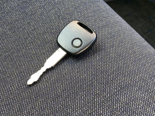 アルト Ｌ　運転席助手席エアバッグ　キーレスリモコン　シートヒータ　禁煙　セキュリティーアラームシステム　パワーステアリング　パワーウインドウ　ＡＵＴＯライト　衝突被害軽減システム　衝突安全ボディ（28枚目）