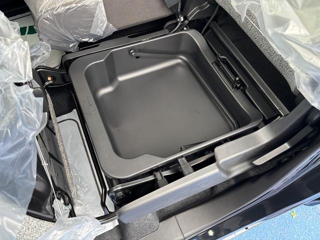 スペーシア ハイブリッドＸ　登録済届出済未使用車・セーフティーサポート・４ＷＤ・９インチフルセグナビ・全方位カメラ・ＬＥＤヘッドライト・サーキュレーター・両側電動スライド・シートヒーター・オットマン・クリアランスソナー・（29枚目）