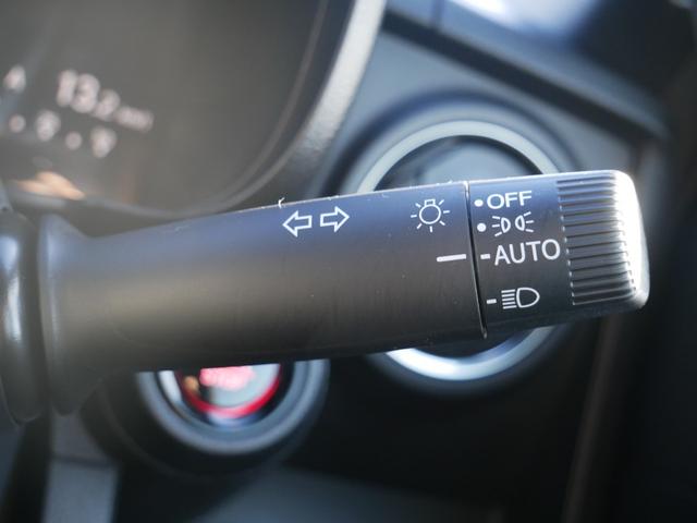 �y�I�[�g���C�g�z�ԊO�̖��邳�ɉ����āA�����I�Ƀ��C�g�̓_���E���������Ă���܂��B�g���l���������悤�ȓ��ł��A�X�C�b�`�𑀍삷��K�v������܂���B�����Y��̐S�z������܂���B