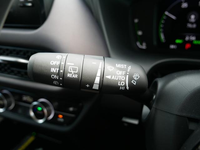 ＺＲ－Ｖ ｅ：ＨＥＶＺ　Ｈｏｎｄａ認定中古車　ナビ　Ｂｌｕｅｔｏｏｔｈｅ　マルチビューカメラ　運転席＆助手席シートヒーター　ステアリングヒーター　ＥＴＣ　全ドアパワーウィンドウ　フロアマット　パワーテールゲート（13枚目）