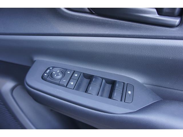 プリウス Ｕ　Ｂｌｕｅｔｏｏｔｈ　ラジオ　ＴＶ　ナビ　ＵＳＢ　ＥＴＣ　エアコン　パワーステアリング　パワーウィンドウ　運転席エアバッグ　助手席エアバッグ　ＡＢＳ　ＥＳＣ　スマートキー　盗難防止システム　修復歴無し（14枚目）