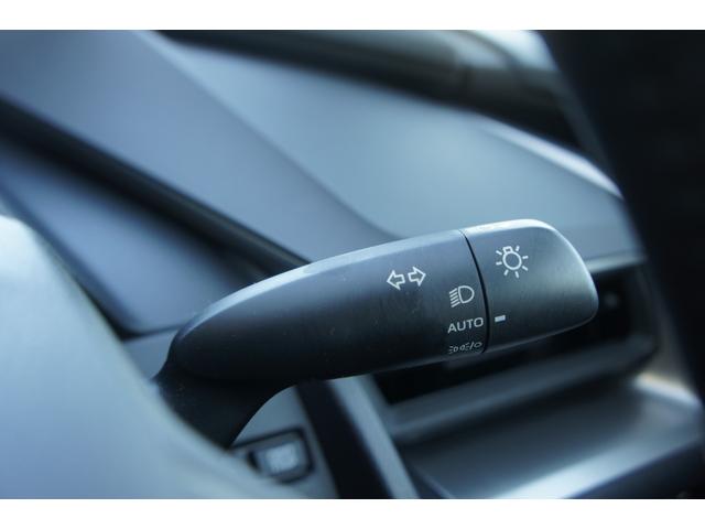 プリウス Ｕ　Ｂｌｕｅｔｏｏｔｈ　ラジオ　ＴＶ　ナビ　ＵＳＢ　ＥＴＣ　エアコン　パワーステアリング　パワーウィンドウ　運転席エアバッグ　助手席エアバッグ　ＡＢＳ　ＥＳＣ　スマートキー　盗難防止システム　修復歴無し（17枚目）