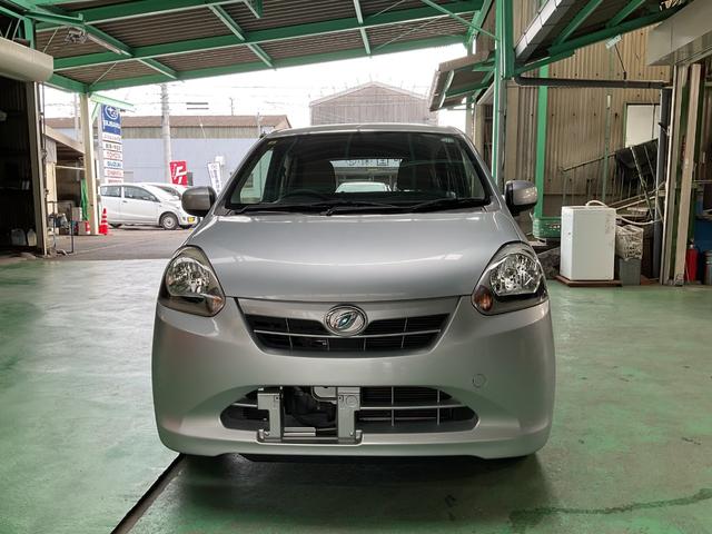 ミライース Ｘ　ＥＴＣ　ナビ　ＴＶ　アイドリングストップ　電動格納ミラー　ＣＶＴ　盗難防止システム　ＡＢＳ　衝突安全ボディ　エアコン　パワーステアリング　パワーウィンドウ　禁煙車両（12枚目）