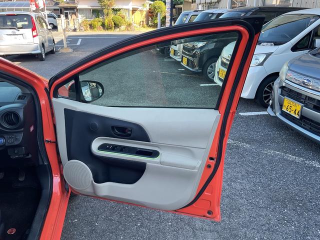 アクア Ｓ　ＥＴＣ　バックカメラ　ナビ　ＴＶ　オートライト　スマートキー　アイドリングストップ　電動格納ミラー　シートヒーター　ＣＶＴ　衝突安全ボディ　ＡＢＳ　ＥＳＣ　エアコン　パワーステアリング　禁煙（35枚目）