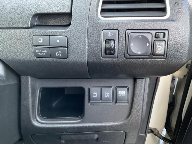 両側電動スライドドア装備！運転席よりボタン一つで開閉可能でございます。