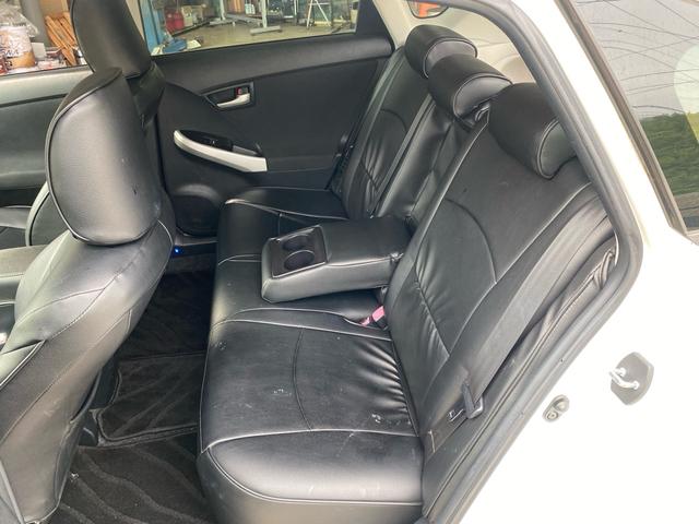 プリウス Ｓ　ＴＯＭ’Ｓシフトポジションスイッチ　ＷＯＲＫデュランダル１９インチアルミホイール　社外マフラー　ＢＬＩＴＺ車高調　ナビ　フルセグＴＶ　革調シートカバー　バックカメラ　トノカバーあり（22枚目）