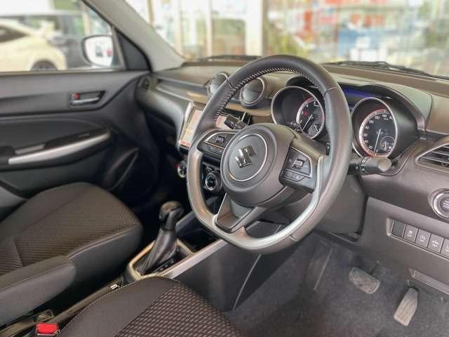 ハイブリッドRS 4WD ホンダ認定中古車1年間距離数無制限保証付 社外7インチナビ 横滑り防止 クルーズコントロール 両席シートヒーター 衝突軽減ブレーキ 路外逸脱防止機能 オートエアコン TV DVD(8枚目)