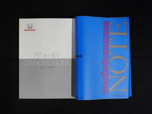 フィット ｅ：ＨＥＶホーム　ナビ　バックカメラ　前後ドライブレコーダー　障害物センサー　アダプティブクルーズコントロール　電動パーキングブレーキ　プッシュスタート　スマートキー　Ｂｌｕｅｔｏｏｔｈ　フルセグＴＶ　ＤＶＤ　衝突軽減（67枚目）