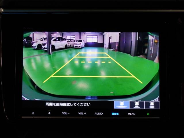 【バックカメラ】駐車が苦手な方でも安心してお乗りいただけます。リバース連動で画面が切り替わるのでとっても便利です。
