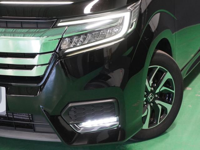 【ヘッドライト】省電力で長寿命の明るく運転しやすいＬＥＤヘッドランプです。明るく照らすので暗い夜道からお客様を守ってくれます。