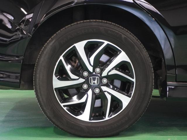 【純正アルミホイール】外観にマッチした純正アルミホイールを装着しております。ノーマルタイヤ、スタッドレスタイヤもホンダカーズ鳥取にお任せください。