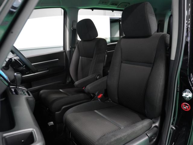 【運転席・助手席】座り心地の良い運転席・助手席です。長時間のドライブの疲れ軽減に貢献します。どうぞ快適なドライブを。