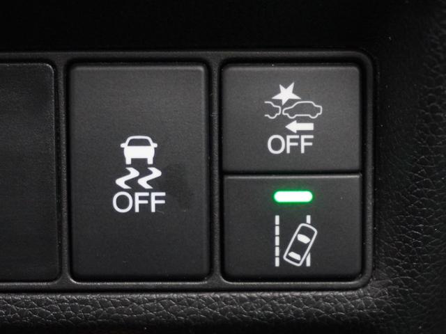 【充実の安全装備】車線逸脱警報機能や衝突軽減ブレーキ等の安全装備が充実です。