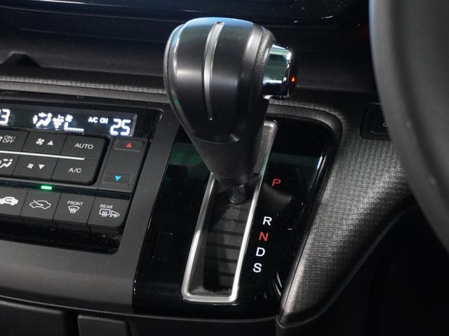 【シフト周り】シフト周りに目立ったキズもなくきれいに乗られています。楽しいドライブをお楽しみください。
