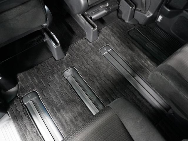 【フロアマット】フロアマットもキレイな状態となっております。ご納車前にも徹底的に洗浄・掃除した後ご納車させていただきます。