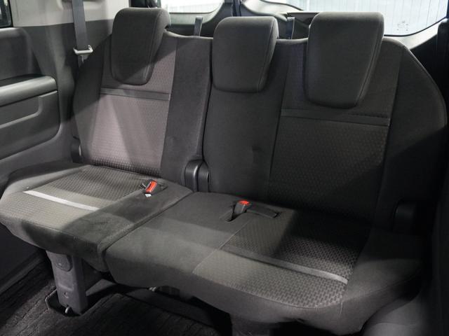 【３列目】３列目も必要十分な空間を確保しています。ご家族・仲間同士でロングドライブも楽しめますね。