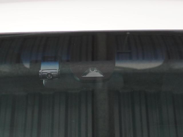 【ホンダセンシング】「ミリ波レーダー」と「単眼カメラ」の異なる特性を持つ２つのセンサーなどにより、安心・快適な運転を支援します。