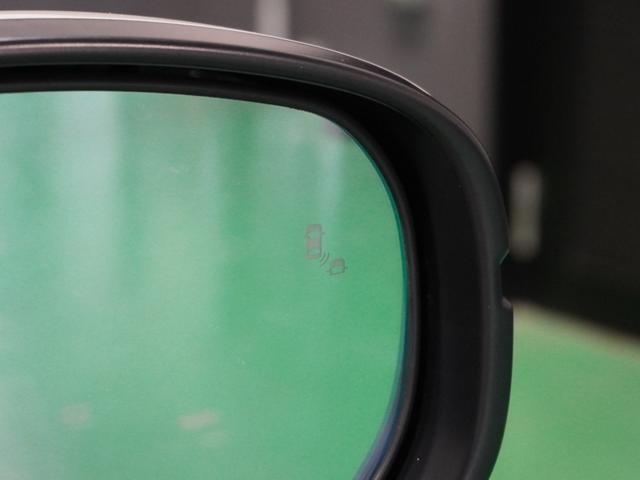 【ブラインドスポットインフォメーション】車線変更時などに見えにくい位置にいる車を検知します。安心して運転できます。