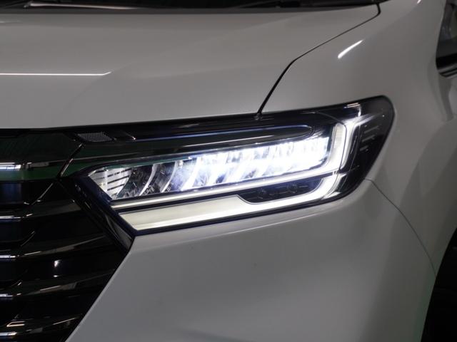 【ヘッドライト】省電力で長寿命の明るく運転しやすいＬＥＤヘッドランプです。明るく照らすので暗い夜道からお客様を守ってくれます。