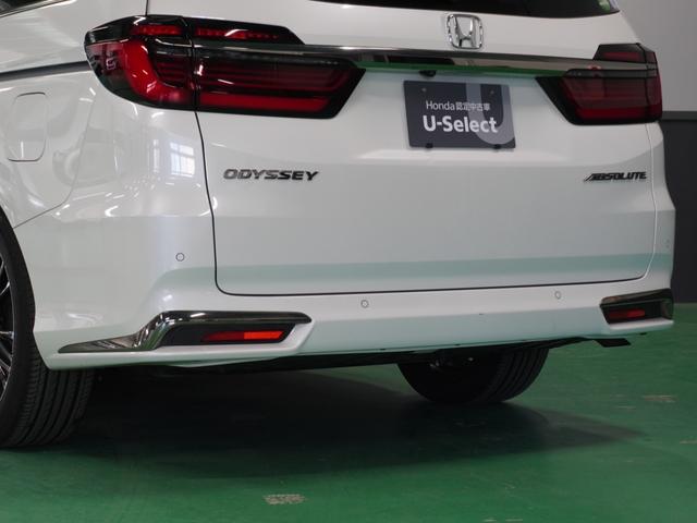 【クリアランスソナー】バンパーに付いたセンサーが障害物を検知。一定の距離に近づくとアラートで教えてくれます。狭い駐車スペースや車庫入れ時も安心です。