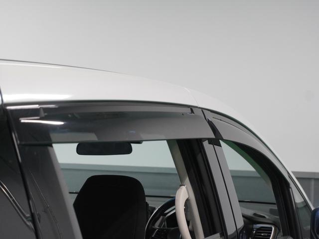 【ドアバイザー】雨の日に少しだけ窓を開けたい。そんな時に便利なドアバイザー付です。