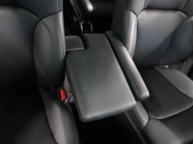 【アームレスト】アームレストが快適なドライビングをサポートしてくれます。