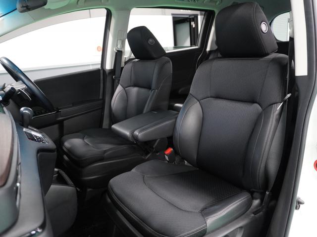 【運転席・助手席】座り心地の良い運転席・助手席です。長時間のドライブの疲れ軽減に貢献します。どうぞ快適なドライブを。