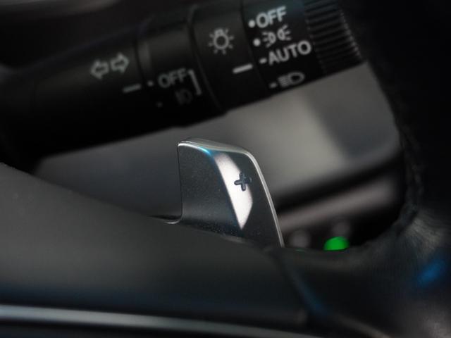 【パドルシフト】ハンドルから手を離さずに素早くシフトアップ＆ダウンができます。ホンダカーズ鳥取までお越しください。