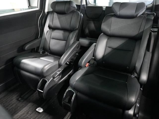 【後部座席】ゆったり快適に座っていただけますので、後部座席にお乗りの大切な方も楽しくドライブいただけます。もちろんチャイルドシートの取り付けも可能です。
