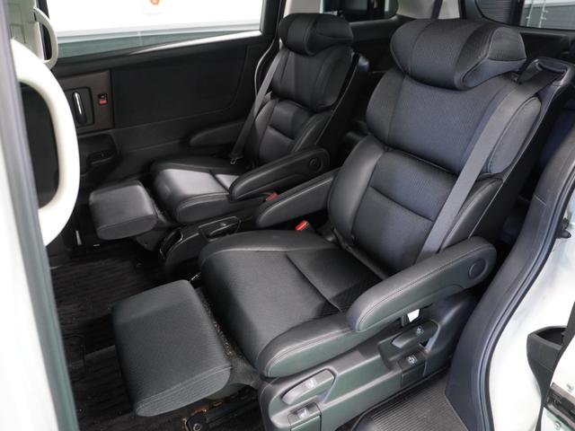 【後部座席】ゆったり快適に座っていただけますので、後部座席にお乗りの大切な方も楽しくドライブいただけます。もちろんチャイルドシートの取り付けも可能です。