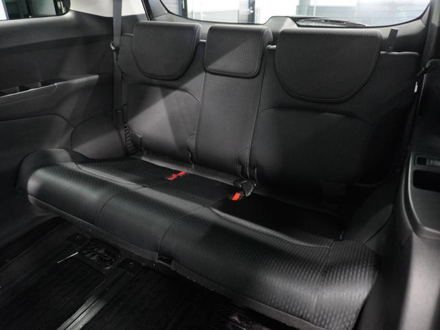 【３列目】３列目も必要十分な空間を確保しています。ご家族・仲間同士でロングドライブも楽しめますね。