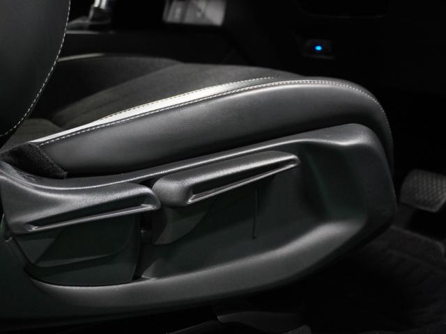 フィット ｅ：ＨＥＶホーム　バックカメラ　ドライブレコーダー　ＥＴＣ　障害物センサー　アダプティブクルーズコントロール　電動パーキングブレーキ　プッシュスタート　スマートキー　Ｂｌｕｅｔｏｏｔｈ　ＵＳＢ接続　オートライト（50枚目）