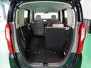 【多彩なシートアレンジ 片席倒し】リアシートを片側倒すと長物も運べます。ホンダカーズ鳥取までお越しください。