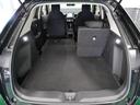 【多彩なシートアレンジ 片席倒し】リアシートを片側倒すと長物も運べます。ホンダカーズ鳥取までお越しください。