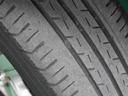 【タイヤ溝有り】タイヤの溝はしっかりと残ってますので安心してください。状態も良好です。ノーマルタイヤ、スタッドレスタイヤも取り扱っております。皆様のご来店お待ちしております。