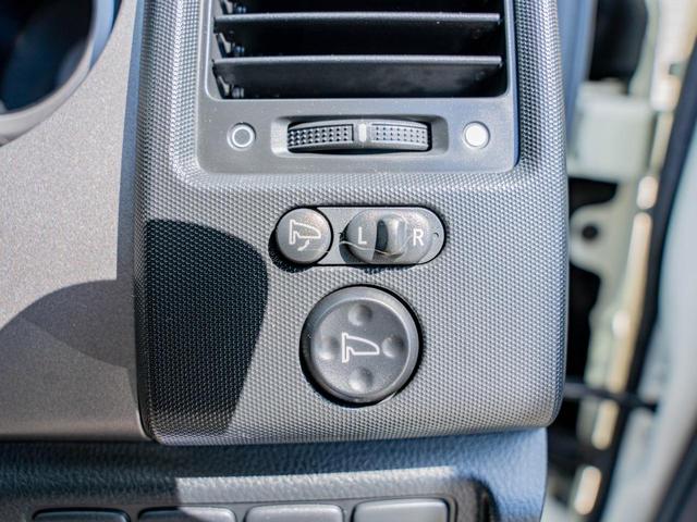 クロスロード １８Ｌ　Ｘパッケージ　ＥＴＣ　ＳＤナビ　ＤＶＤ　ＣＤ　フルセグ　室内清掃　シートクリーニング　３列シート　キーレス　衝突安全ボディ　車検整備付き（39枚目）
