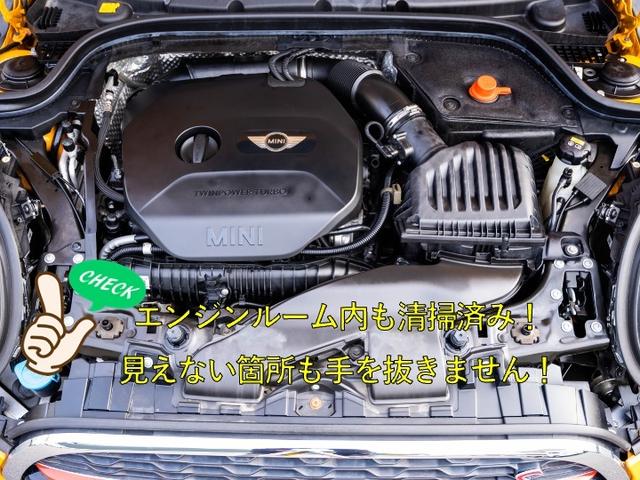 ＭＩＮＩ クーパーＳ　クーパーＳ　ツートンカラー　ローダウン　社外アルミ　スマートキー　純正ナビ　Ｂｌｕｅｔｏｏｔｈ　ＭＩＮＩドライビングモード　シートカバー　ステアリングスイッチ　オートエアコン　電動格納ミラー（11枚目）