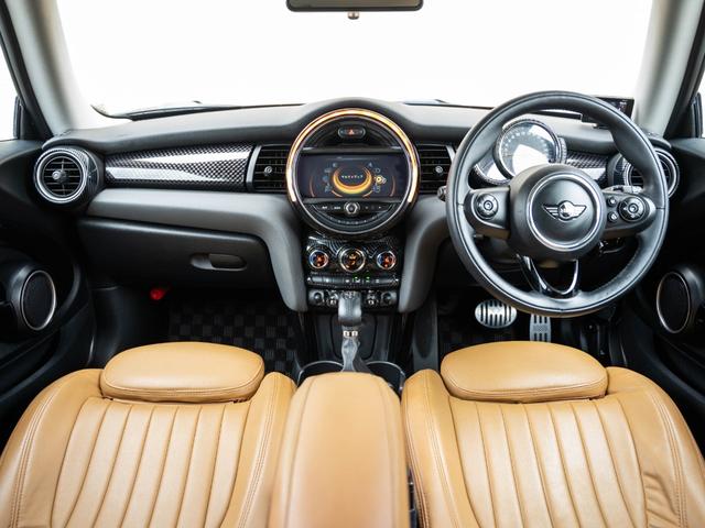 ＭＩＮＩ クーパーＳ　クーパーＳ　ツートンカラー　ローダウン　社外アルミ　スマートキー　純正ナビ　Ｂｌｕｅｔｏｏｔｈ　ＭＩＮＩドライビングモード　シートカバー　ステアリングスイッチ　オートエアコン　電動格納ミラー（29枚目）