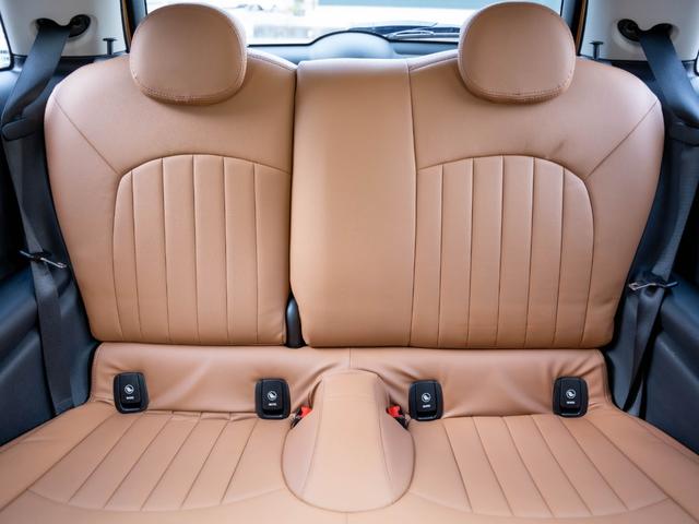 ＭＩＮＩ クーパーＳ　クーパーＳ　ツートンカラー　ローダウン　社外アルミ　スマートキー　純正ナビ　Ｂｌｕｅｔｏｏｔｈ　ＭＩＮＩドライビングモード　シートカバー　ステアリングスイッチ　オートエアコン　電動格納ミラー（30枚目）