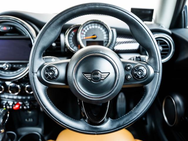 ＭＩＮＩ クーパーＳ　クーパーＳ　ツートンカラー　ローダウン　社外アルミ　スマートキー　純正ナビ　Ｂｌｕｅｔｏｏｔｈ　ＭＩＮＩドライビングモード　シートカバー　ステアリングスイッチ　オートエアコン　電動格納ミラー（33枚目）